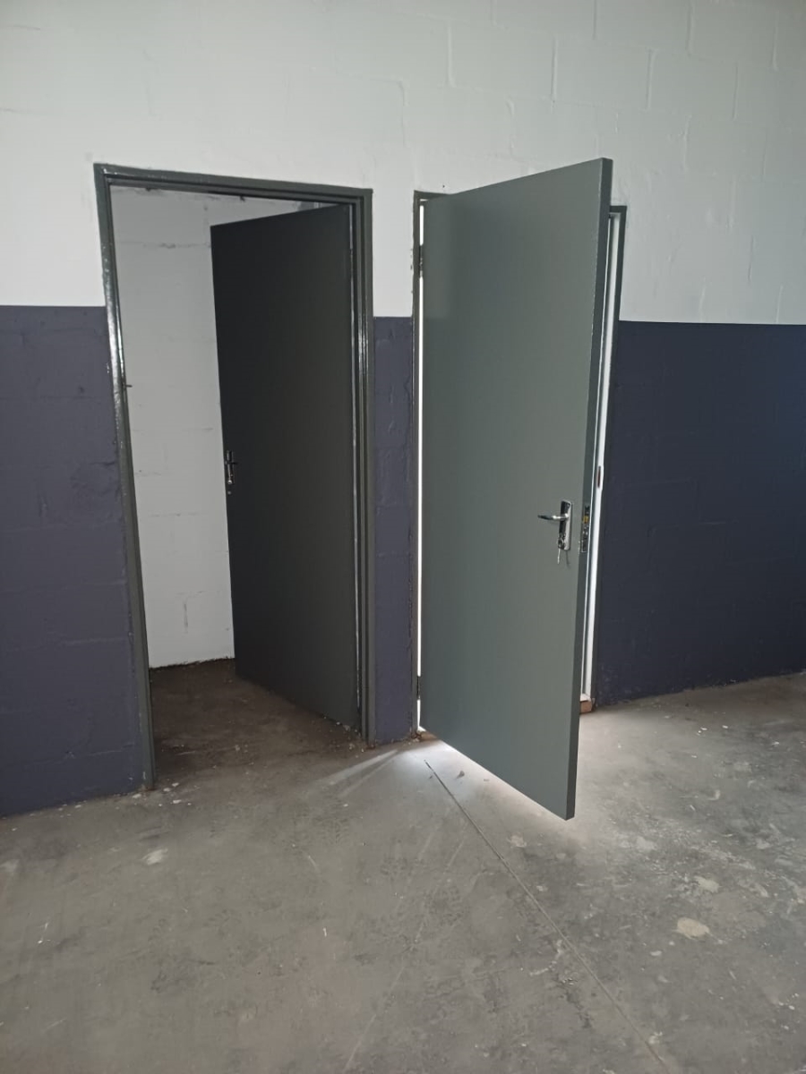 To Let Commercial Property for Rent in Okavango Park Western Cape